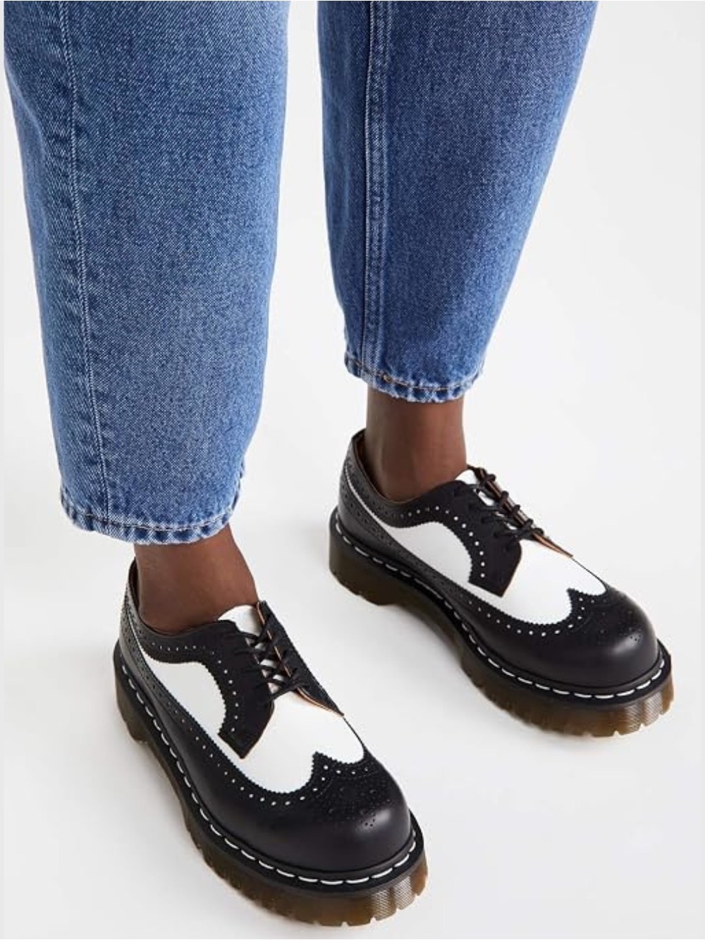 Dr. Martens 3989 Bex Smooth Leather Brogue - Unisex